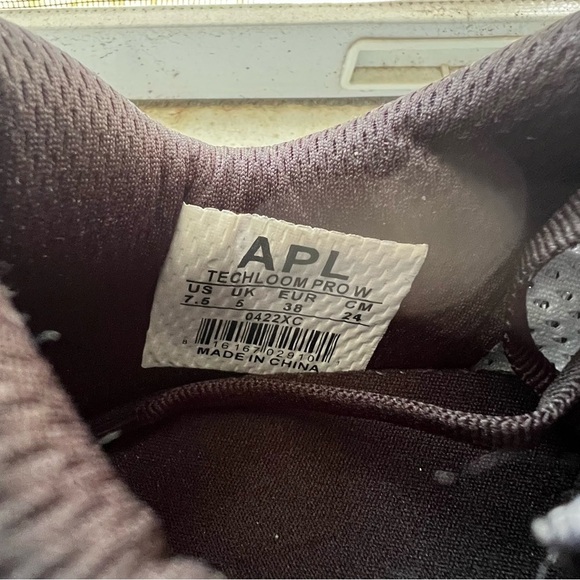 APL Women's 7.5 TechLoom Pro X Sneakers Running Shoes EUC White Black - Picture 9 of 12